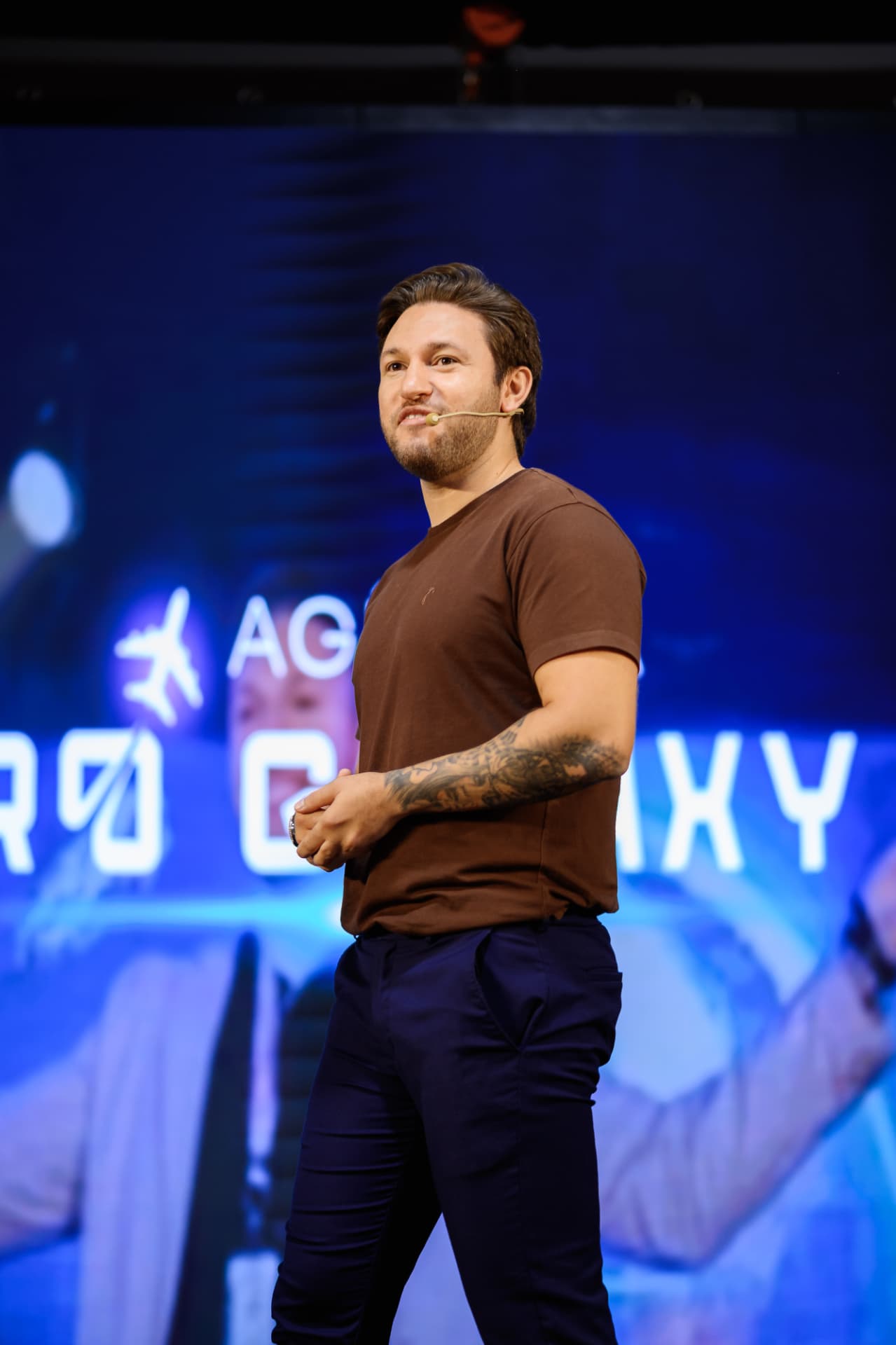 Thiago Catugy apresentando no palco